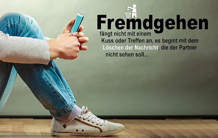 Heimliche Nachrichten: Person schreibt nachts am Smartphone